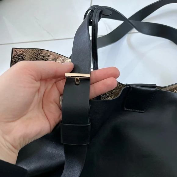 Shiraleah/ Hobo/  Tote/ Shoulder bag/ Vegan leather/ Additional small bag/ Gold - Picture 3 of 12